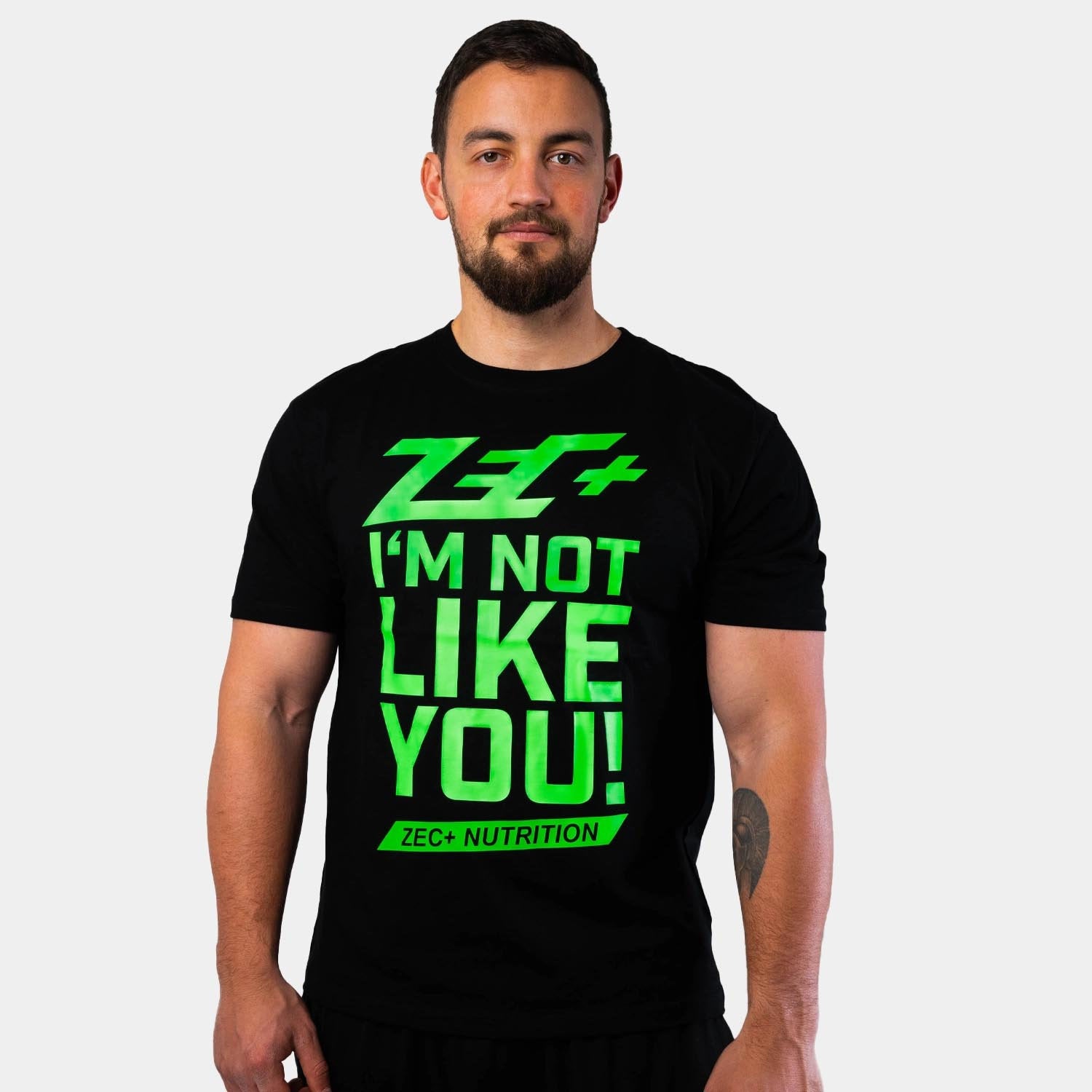Schwarzes Herren T-Shirt I’m not like you! getragen von Mann, Vorderseite