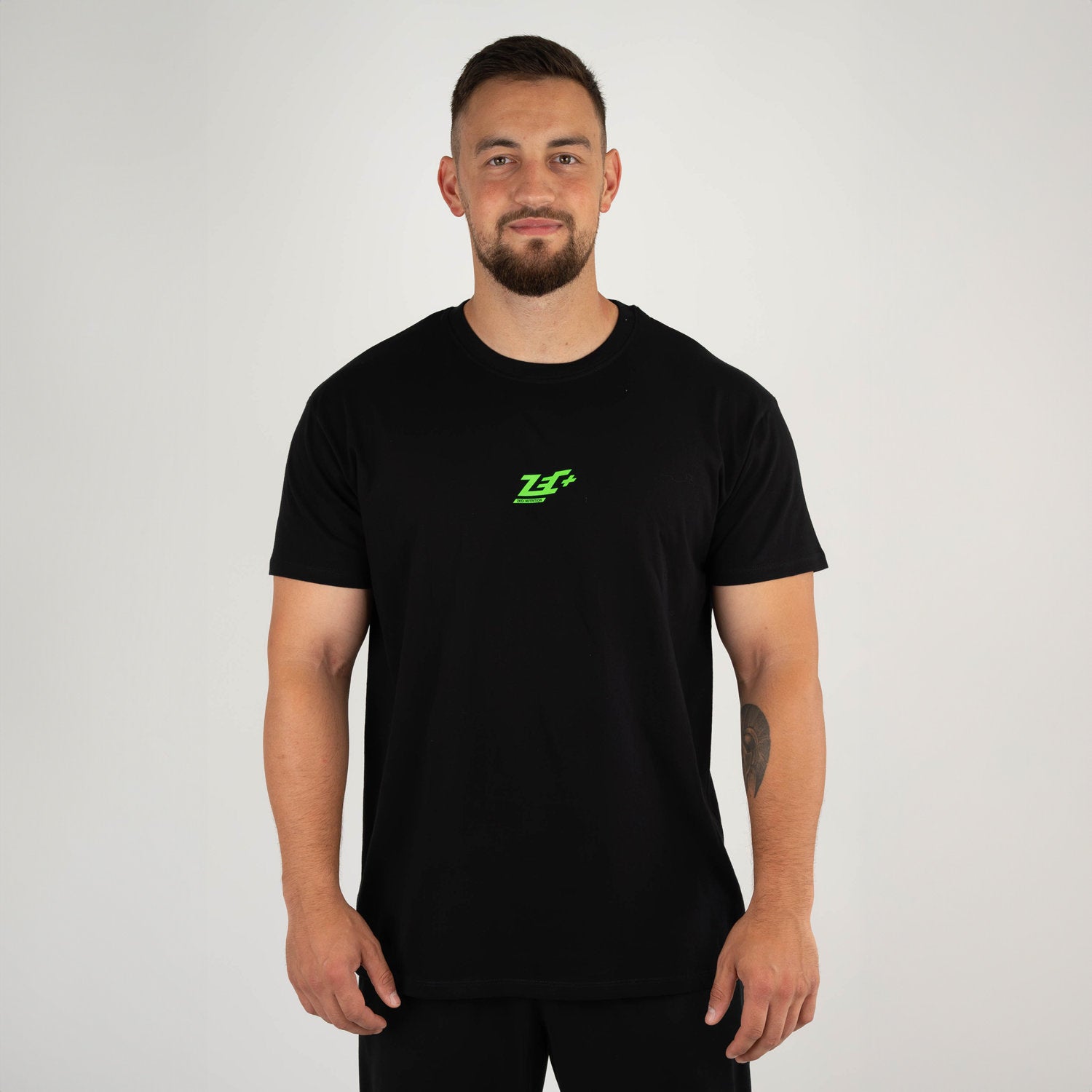 Schwarzes Zec+ Classic T-Shirt, Herren, Vorderansicht, kleines grünes Logo auf der Brust